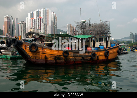 Junk seduto nel porto di Aberdeen, Hong Kong Cina Foto Stock