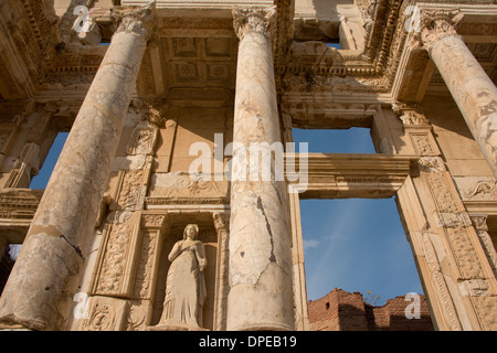 Turchia, Kusadasi, Efeso, Celso libreria con è a due piani di colonne corinzie. Foto Stock