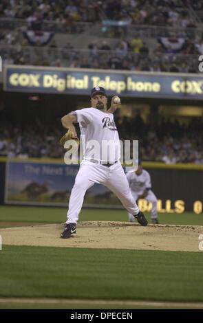 (Pubblicato il 04/09/2004, Petco Park Grand Opening speciale sezione, pagina 2, edizione 1 aka edizione regionale, UTS1800615) primo passo, David Wells, a casa gioco di apertura a Petco Park. (Charlie Neuman foto) Foto Stock