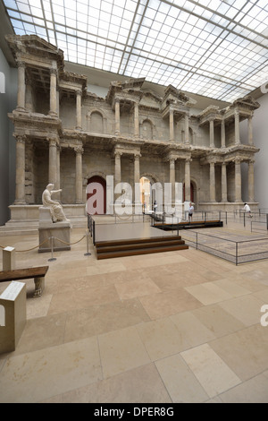 Berlino. Germania. La ricostruzione della Porta del mercato di Mileto Pergamon Museum. Foto Stock