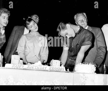 Apr. 12, 2006 - CAROL LYNLEY CON CHARLES BRACKETT A BRANDON DE WILDE DELLA FESTA DI COMPLEANNO DI.B492.FORNITO DA FOTO, INC. (Credito Immagine: © Globo foto/ZUMApress.com) Foto Stock