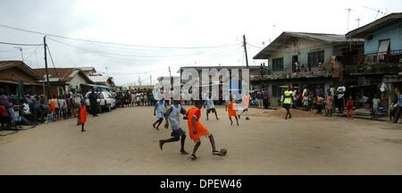 Progetto Calcio per i ragazzi della baraccopoli di Nigeria Foto Stock