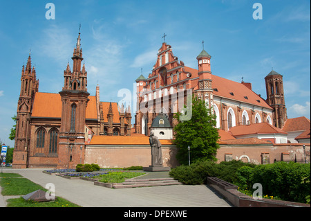 Ensemble gotico, St. Anne e Bernardino Chiesa di Vilnius, Lituania, Paesi Baltici Foto Stock