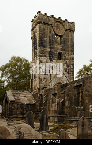 Vecchia chiesa abbandonata di St Thomas a Becket a Heptonstall, Yorkshire. Silvia Plath è sepolta in un cimitero vicino Foto Stock