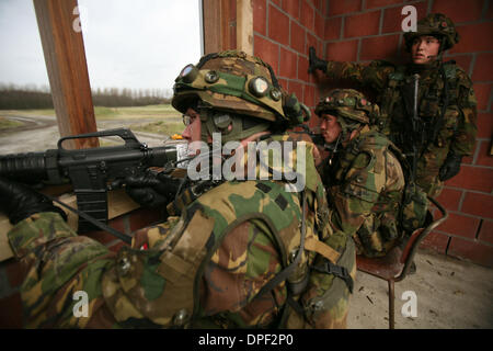 Esercito olandese sta eseguendo un trapano in Olanda Foto Stock