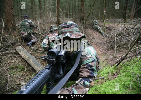 Esercito olandese sta eseguendo un trapano in Olanda Foto Stock