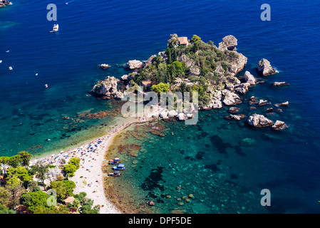 I turisti dell'Isola Bella spiaggia, Taormina, Sicilia, Italia, Mediterraneo, Europa Foto Stock