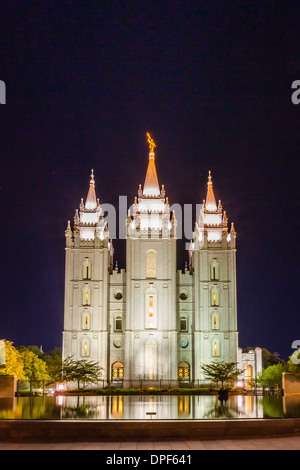 Tempio di Salt Lake durante la notte, azionato dalla Chiesa di Gesù Cristo dei Santi degli Ultimi Giorni, Salt Lake City, Utah, Stati Uniti d'America Foto Stock