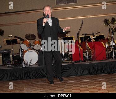 Sett. 13, 2006 - Hollywood, California, Stati Uniti - K49752EG.ex giusti Fratel Bill Medley è onorato con la LOUIS PRIMA AWARD PRESSO LA RIVA HOTEL LAS VEGAS NV 09-12-2006. - 2006.BILL MEDLEY(Immagine di credito: © Ed Geller/Globe foto/ZUMAPRESS.com) Foto Stock