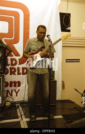 Sett. 27, 2006 - New York New York, Stati Uniti - K50028BCO.Robert Cray esegue a J & R Music World in Lower Manhattan, New York City. .9/27/06 . / 2006(Immagine di credito: © Bruce Cotler/Globe foto/ZUMAPRESS.com) Foto Stock