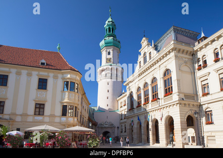 Torre Firewatch nella piazza principale, Sopron, Western oltre Danubio, Ungheria, Europa Foto Stock