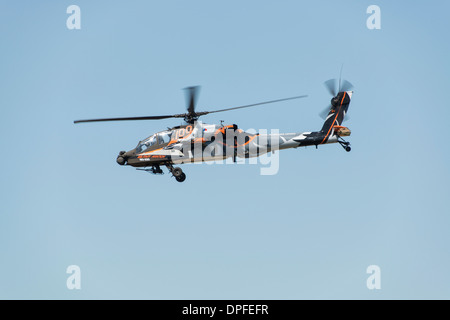 Royal Netherlands Airforce display team attacco Apache elicottero in speciali centenario paint job viene visualizzato in 2013 RIAT Foto Stock