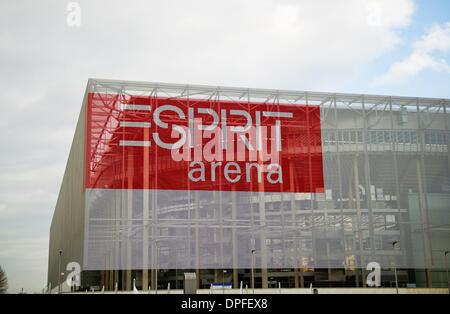 Duesseldorf, Germania. Xiv gen, 2014. Una vista dell'Esprit Arena a Duesseldorf in Germania, 14 gennaio 2014. La corte distrettuale di Duesseldorf deciderà la disputa per la sponsorizzazione di un contratto e il diritto al nome "Esprit-Arena'. Azienda di moda Esprit per concludere il contratto con la società comunale presto. Foto: JAN-PHILIPP STROBEL/dpa/Alamy Live News Foto Stock