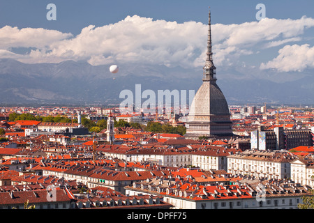 I tetti della città di Torino con la Mole Antonelliana, Torino, Piemonte, Italia, Europa Foto Stock