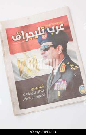 Londra REGNO UNITO. 14 gennaio 2014. Un giornale pagina anteriore del generale Sisi comandante in capo egiziano di forze armate che ha giocato una parte importante nella corte che il deposto presidente Morsi come Egiziani andare alle urne per votare su una nuova costituzione Credito: amer ghazzal/Alamy Live News Foto Stock