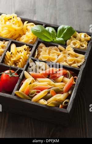 Varie la pasta in bianco e nero scatola di legno Foto Stock