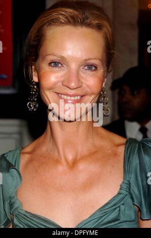 Mar 31, 2006 - New York New York, Stati Uniti - Serata di Apertura per ben.LONGACRE Theatre, NYC 30/03/-06. - 2006.Joan Allen....K47388JKRON.(Immagine di credito: © Giovanni Krondes/Globe foto/ZUMAPRESS.com) Foto Stock