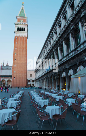 Caffe Florian cafe esterno Piazza San Marco Piazza San Marco Venezia Veneto Italia Europa Foto Stock