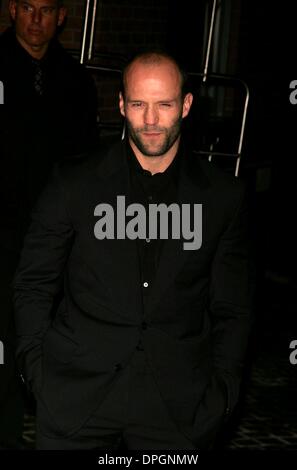 Dicembre 2, 2006 - New York New York, Stati Uniti - Arrivi per lo screening di revolver.TRIBECA GRAND HOTEL, NYC. 12-03-2007. 2007.Jason Statham.K55746RM(Immagine di credito: © Rick Mackler/Globe foto/ZUMAPRESS.com) Foto Stock