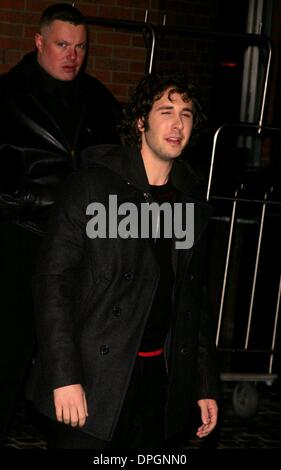 Dicembre 2, 2006 - New York New York, Stati Uniti - Arrivi per lo screening di revolver.TRIBECA GRAND HOTEL, NYC. 12-03-2007. 2007.Josh Groban.K55746RM(Immagine di credito: © Rick Mackler/Globe foto/ZUMAPRESS.com) Foto Stock