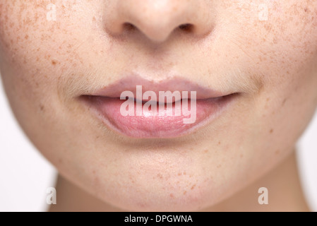 Close-up di giovane donna il volto e le labbra Foto Stock