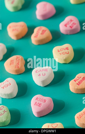 Caramelle colorate conversazione cuori per il giorno di San Valentino Foto Stock