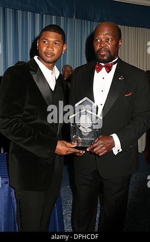Gen. 16, 2006 - New York New York, Stati Uniti - USHER.K46456ML.CORE HOST il Martin Luther King ricevimento di ambasciatori e premi la cena presso lo Sheraton Hotel and Tower, New York New York.16-01-2006. - 2006(Immagine di credito: © Mitchell Levy/Globe foto/ZUMAPRESS.com) Foto Stock