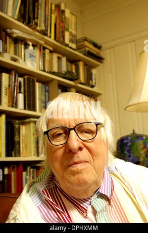 Apr. 26, 2006 - Hollywood, California, Stati Uniti - K47792MG.autore Ray Bradbury in Cheviot Hills, Los Angeles, California. .04-26-2006. / 2006(Immagine di credito: © Michael Germana Globo/foto/ZUMAPRESS.com) Foto Stock