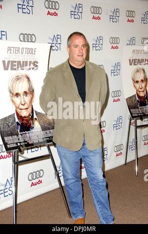 Nov. 10, 2006 - Hollywood, California, Stati Uniti - Roger Michell durante l'AFI Fest 2006 presentazione di Venere tenutasi il Arclight struttura di parcheggio sul tetto e il 9 novembre 2006 a Los Angeles. - K50698MGE(Immagine di credito: © Michael Germana Globo/foto/ZUMAPRESS.com) Foto Stock