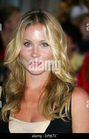 Nov. 2, 2006 - Disneyland, Los Angeles, Stati Uniti d'America - CHRISTINA APPLEGATE HA.attrice.I Pirati dei Caraibi: DEAD MANS TORACE, Premiere mondiale.DISNEYLAND, LOS ANGELES, Stati Uniti d'America.24 Giugno 2006.Las74865.K50644.Credit (Credito Immagine: © Globo foto/ZUMAPRESS.com) Foto Stock