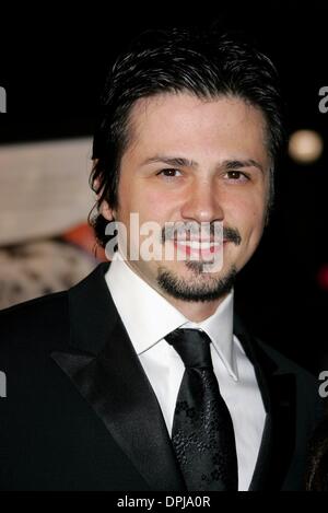 Dic. 28, 2006 - Hollywood, CALIFORNIA, STATI UNITI D'AMERICA - FREDDY RODRIGUEZ.attore.BOBBY PREMIERE, AFI FEST 2006 apertura notturna GALA.GRAUMANS CINESE, Hollywood, CALIFORNIA, STATI UNITI D'AMERICA.01 Novembre 2006.LAT76039.K51177.Credit:(Immagine di credito: © Globo foto/ZUMAPRESS.com) Foto Stock