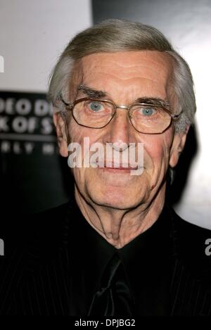 25 maggio 2006 - Beverly Hills, IN CALIFORNIA, STATI UNITI D'AMERICA - Martin Landau.attore.Rodeo Drive a piedi di stile.BEVERLY HILLS, in California, USA.28-Feb-06.LAQ67577.K48106.(Immagine di credito: © Globo foto/ZUMAPRESS.com) Foto Stock