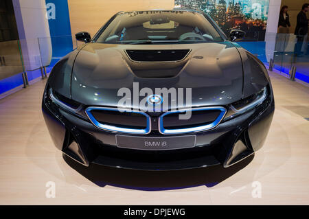 Detroit, Michigan, Stati Uniti d'America. Il 13 gennaio 2014. BMW i8 Electric ibrido plug-in auto sportive a 2014 Detroit Auto Show Credito: Giuseppe Heroun/Alamy Live News Foto Stock