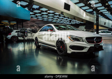 Detroit, Michigan, Stati Uniti d'America. Il 13 gennaio 2014. Mercedes-Benz CLA 45 AMG sul display a 2014 Detroit Auto Show Credito: Giuseppe Heroun/Alamy Live News Foto Stock