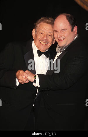 Sett. 22, 2006 - JERRY STILLER con Jason Alexander .NEW YORK FRATI CLUB ARROSTI JERRY STILLER IN NEW YORK HILTON HOTEL 10-01-1999.K16802WW. WALTER WEISSMAN-(Immagine di credito: © Globo foto/ZUMAPRESS.com) Foto Stock