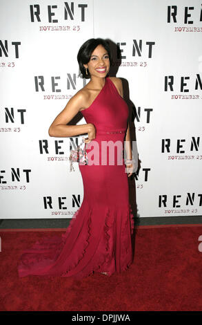 Il 12 Dic. 2005 - 17 novembre 2005 - New York, NY - Rosario Dawson assiste la prima mondiale di "NT" filmato, ospitato da Revolution Studios & Columbia Pictures al Teatro Ziegfeld. Rosario wearinig Gucci abito. ***Immagine Digitale credito***: Anthony G. Moore/GLOPBE K46322AGM(Immagine di credito: © Globo foto/ZUMAPRESS.com) Foto Stock