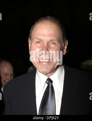 11 gennaio 2006 - 09 Gennaio 2006 - New York, NY - Michael Eisner assiste celebrazione dell ''Il Fantasma dell'Opera'' uno spettacolo di Broadway di 7,486th prestazioni, Fantoccio di marcatura come diventare più lunga e show di Broadway storia presso il Teatro Majestic. ***Immagine Digitale credito***: Anthony G. Moore/ K46371AGM(Immagine di credito: © Globo foto/ZUMAPRESS.com) Foto Stock