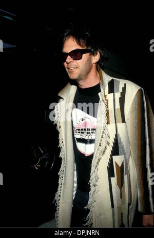 Dic. 28, 2005 - F2122.Neil Young 1986.Â© RALPH BOMINGUEZ-(Immagine di credito: © Globo foto/ZUMAPRESS.com) Foto Stock