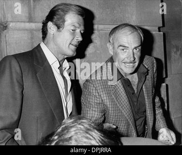 Luglio 28, 2006 - Roger Moore con Sean Connery. ALAN DAVIDSON-fotocamera premere-(Immagine di credito: © Globo foto/ZUMAPRESS.com) Foto Stock