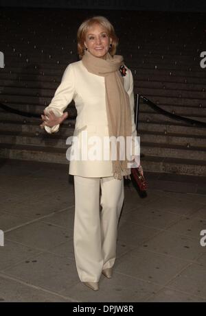 Apr. 27, 2006 - New York New York, Stati Uniti d'America - K47625AR.Vanity Fair party per celebrare il Tribeca Film Festival di New York SUPREME COURTHOUSE NEW YORK New York 04-26-2006. ANDREA RENAULT- 2006.Barbara Walters(Immagine di credito: © Globo foto/ZUMAPRESS.com) Foto Stock