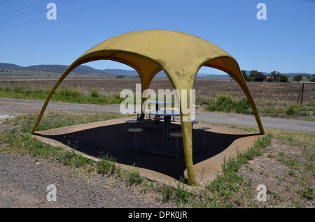 Bizzarro rifugio picnic in stile modernista in warwick, Queensland, Australia Foto Stock