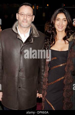 Febbraio 7, 2006 - New York NEW YORK - La pantera rosa anteprime S AL ZIEGFELD Theatre di New York New York nel febbraio 6,2006.. ANDREA RENAULT JEAN RENO .K46649AR.(Immagine di credito: © Globo foto/ZUMAPRESS.com) Foto Stock