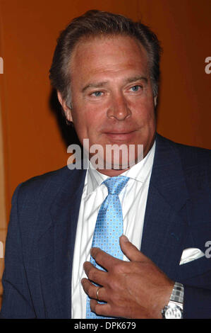 Mar 2, 2006 - New York NEW YORK - stranieri clandestini mostra un 15 minuti di rimorchio per promuoverlo a Tribeca cinema il 1 marzo 2006 in New York City...John James. ANDREA RENAULT- K47024AR(Immagine di credito: © Globo foto/ZUMAPRESS.com) Foto Stock