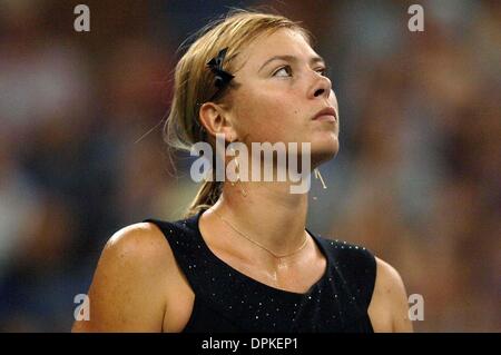 Sett. 10, 2006 - New York New York, Stati Uniti d'America - K49638AR.Maria Sharapova vince US Open finale donne contro Justine Henin-Hardenne il 9 settembre 2006. ANDREA RENAULT- 2006.(Immagine di credito: © Globo foto/ZUMAPRESS.com) Foto Stock