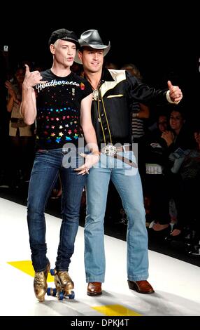 Sett. 13, 2006 - New York New York, Stati Uniti d'America - K49741AR.OLYMPUS FASHION WEEK 2007 COLLEZIONE PRIMAVERA DI HEATHERETT ( pista )..New York New York .09-12-2006. ANDREA RENAULT - 2006.(Immagine di credito: © Globo foto/ZUMAPRESS.com) Foto Stock