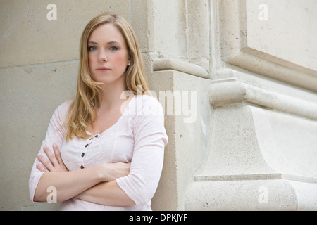 Ritratto di una giovane donna bionda Foto Stock