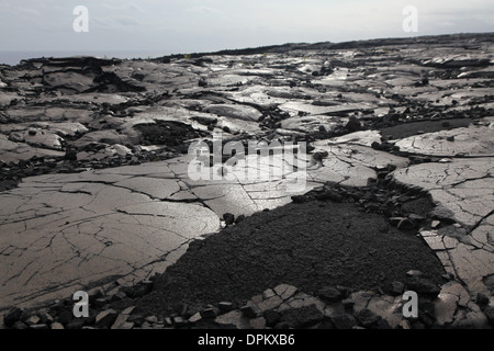 Un campo di lava non più caldo ma ormai solidificato in black rock e che si estende per chilometri in tutte le direzioni Foto Stock