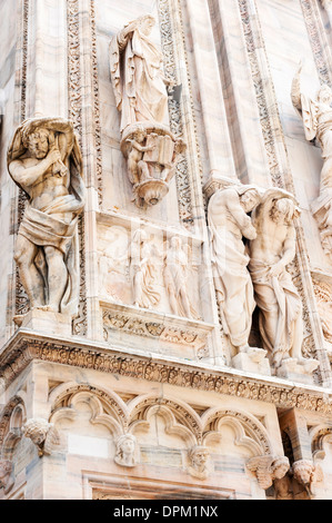 Una parte della parete esterna del magnifico Duomo di Milano (Il Duomo) Foto Stock