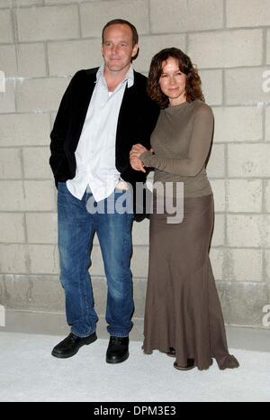 Gen 20, 2006 - Pasadena, CALIFORNIA, STATI UNITI D'AMERICA - K46365FB.CBS, Paramount, UPN, SHOWETIME E RE WORLD WINTER TCA PARTY, arrivi presso la galleria del vento.Pasadena, CA..1/18/2006. FITZROY BARRETT / 2006.Jennifer Grey e Clark Gregg(Immagine di credito: © Globo foto/ZUMAPRESS.com) Foto Stock