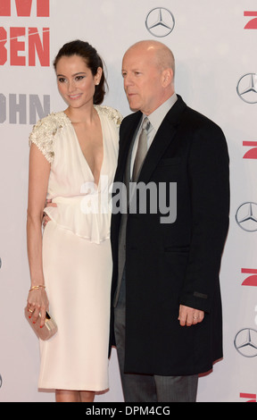 Bruce Willis e Emma Heming - Germania premiere di 'un buon giorno per Die Hard' a Potsdamer Platz di Berlino - 4 Febbraio 2013 Foto Stock